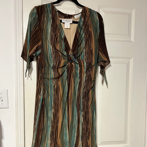 Dress - Picture 1 of 5